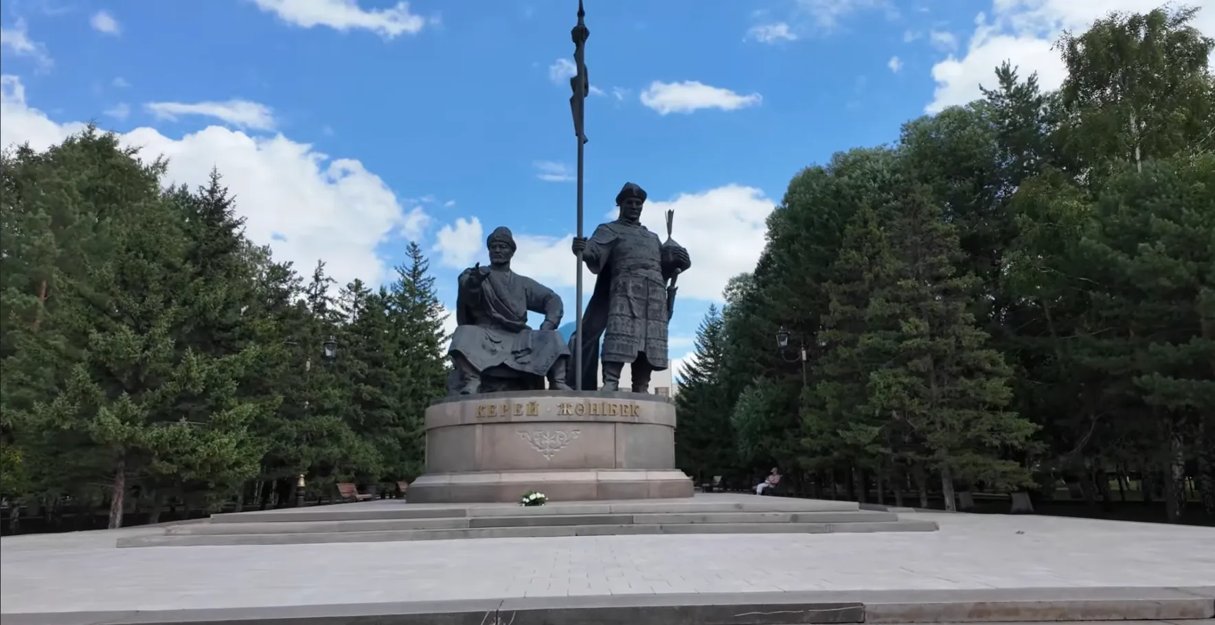 Памятник ханам Керею и Жанибеку