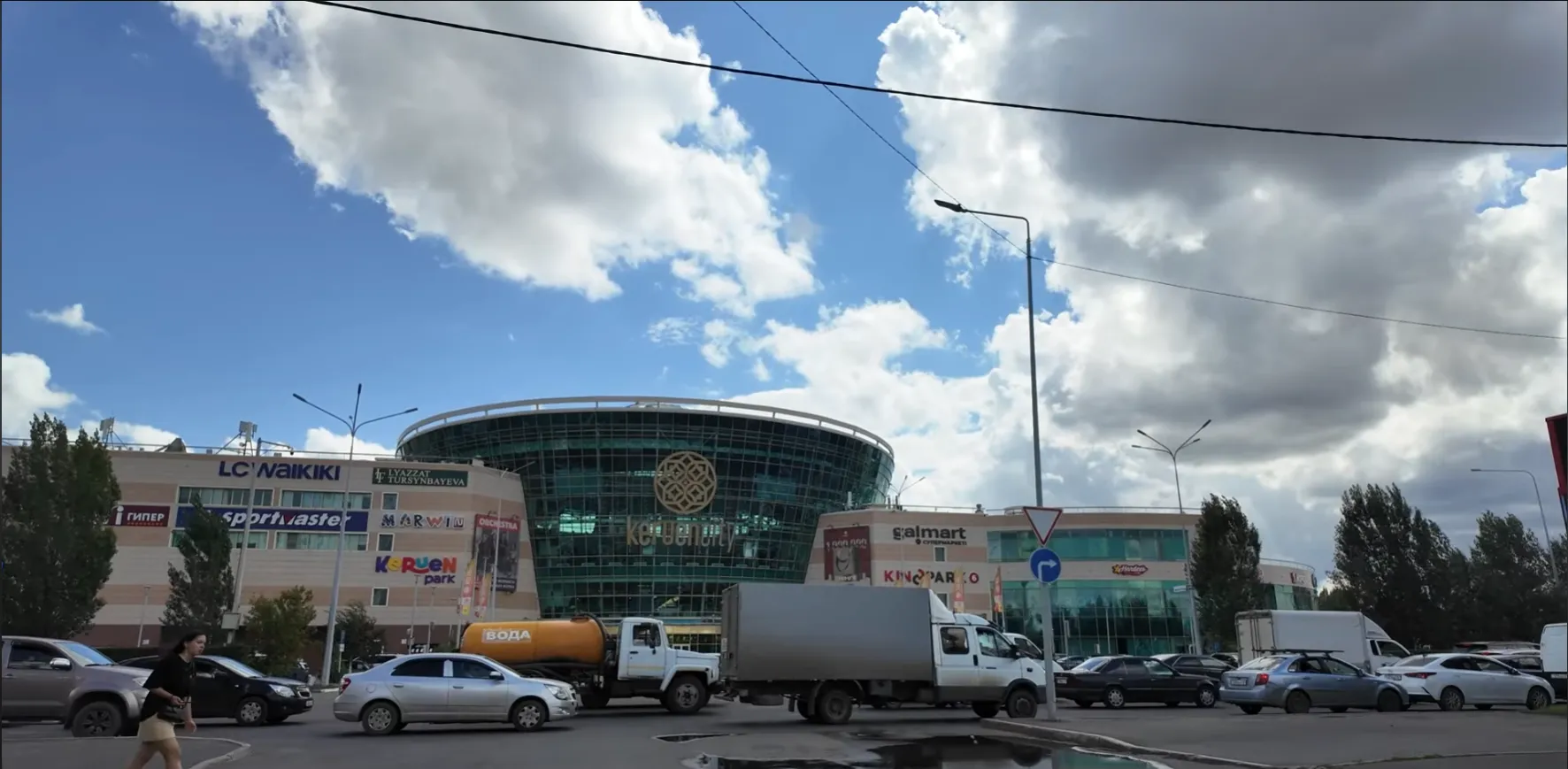 Вид на ТРЦ Keruen City (Мега)